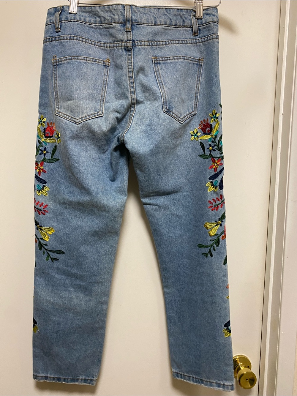 Zara Light Blue Straight-Leg Jeans with Floral Side Embroidery - Picture 10 of 14